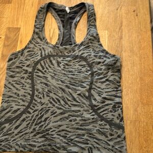 Size 6 lululemon swiftly tech tazorback tank waist length
